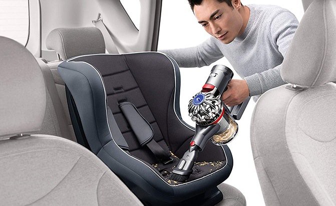 Hút bụi xe ô tô thường xuyên